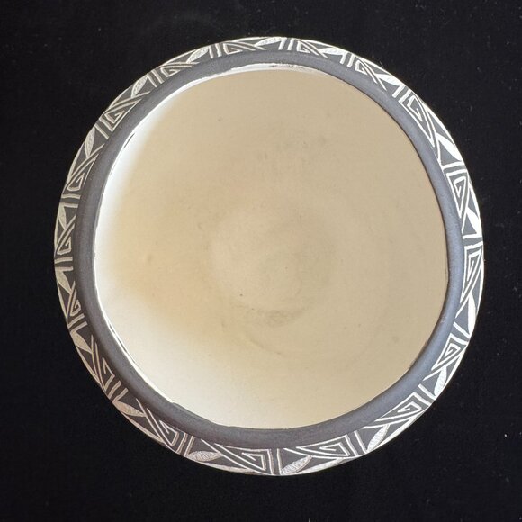 Vintage Laguna Acoma Pueblo Pottery Jar Etched Sgraffito Signed LC/GP - Picture 6 of 9